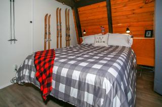 Bills Big Bear Bunkhouse - Beautiful home within a short drive to all Big Bear has to offer! - Big Bear City - 2