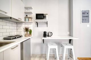 Cute Little Suite Apartment right at the Metro! - Atene - 4