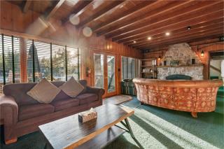 Blue Lagoon - Classic Lakefront Cabin with Pool Table! - 6