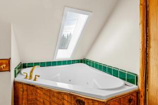 Blue Lagoon - Classic Lakefront Cabin with Pool Table! - Big Bear Lake - 3