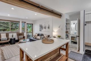 Laurelwood Condominiums 101 - 5