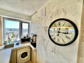 SUN clima/AC metro x2 Fast WiFi 500 Mbs 70’TV Netflix AppleTV HBO - Warsaw - 7