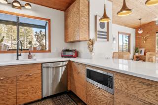 Nightcap Lodge- HOT TUB WITH BREATHTAKING MOUNTAIN VIEWS! - 4