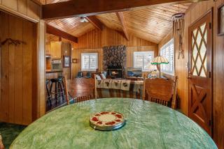 Snowridge - Charming classic cabin with a wood burning fireplace and WiFI! - Big Bear City - 5