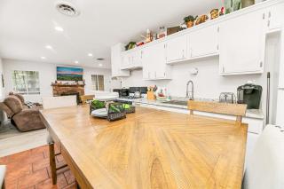 Nunu's Cabin - Beautiful cabin, close to ski resorts and town, Hot Tub and Board Games! - 9