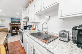 Nunu's Cabin - Beautiful cabin, close to ski resorts and town, Hot Tub and Board Games! - 5
