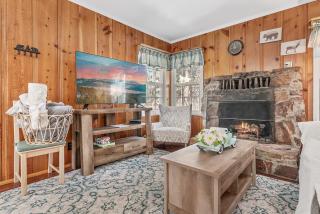 Oak Nesting - Great chalet style cabin at the end of the street with rustic stone gas log fireplace! - Big Bear Lake - 8