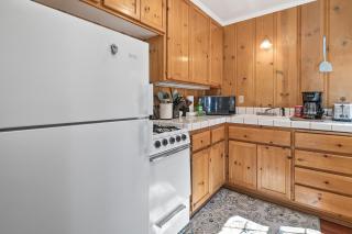 Oak Nesting - Great chalet style cabin at the end of the street with rustic stone gas log fireplace! - 5