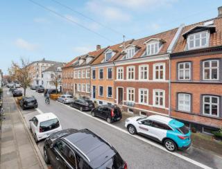 Two Bedroom Apartment In Aarhus, Ole Rmers Gade 104 - 1