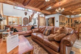 Casa De Oso Lakefront - Make memories at this stunning home! Billiards & Cinema room - 6