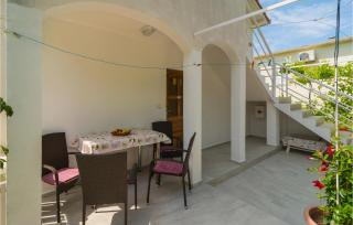 2 Bedroom Awesome Apartment In Pisak - Pisak - 9