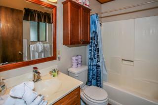 Cedar Pines - Mountain home in a tree filled neighborhood with WIFI - Big Bear City - 2