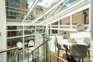 Elegant 2BD Duplex with Outdoor Patio/Glass Canopy - Londra - 9