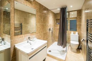 Elegant 2BD Duplex with Outdoor Patio/Glass Canopy - Londra - 6