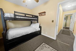 Irie's Retreat - Perfect location for multi-generational groups! Sauna, hot tub, Jungle gym! - Sugarloaf - 1