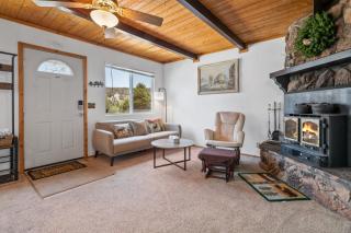 Lazy Bear Cabin -Beautiful mountaineer style cabin with wood ceilings and beamed accents - 7