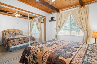 Lazy Bear Cabin -Beautiful mountaineer style cabin with wood ceilings and beamed accents - 3