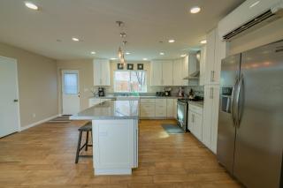 Modern Times - Amazing place with super open concept! Jet tub! - 3