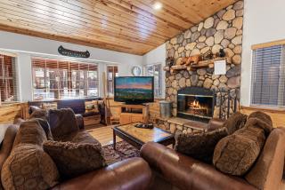 McWhinney The Pooh's Den - Everything you need for a memorable time with family! Pool Table! - 8