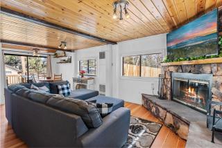 Dream Street Escape -Private Hot Tub, near the Village and Lake! - Big Bear Lake - 0
