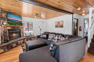 Dream Street Escape -Private Hot Tub, near the Village and Lake! - Big Bear Lake - 7