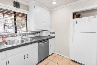 Dream Street Escape -Private Hot Tub, near the Village and Lake! - Big Bear Lake - 4