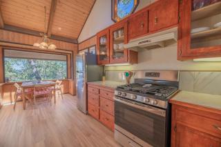 Dream Catchers - Cabin within in the trees with Hot Tub! Foosball table and Central heating! - Big Bear Lake - 5