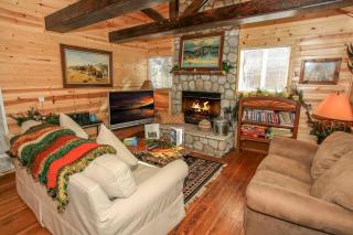 Knotty Knight- Walking distance to the lake as well as the Village! - 8