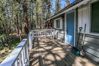 Knotty Knight- Walking distance to the lake as well as the Village! - 2