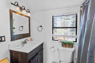 Dream Street Escape -Private Hot Tub, near the Village and Lake! - Big Bear Lake - 7