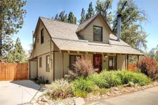 Dream Street Escape -Private Hot Tub, near the Village and Lake! - Big Bear Lake - 8