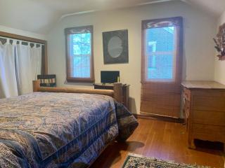 Eagle's Den - Cozy cabin with a beautiful wood burning fireplace! Foosball Table! - Big Bear Lake - 5