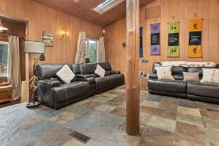 Louie Bear - Perfect cabin for families! It comes with a hot tub! - 7