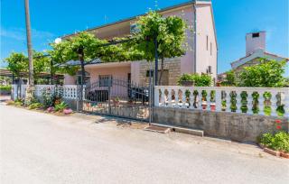 Amazing Apartment In Biograd Na Moru - 2