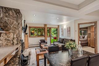 Laurelwood Condominiums 203 - 7