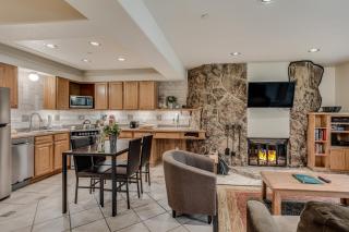 Laurelwood Condominiums 203 - 4