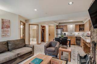 Laurelwood Condominiums 203 - 6