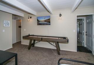 Escape to Bearadise - Cozy cabin with central heating, slope views! Shuffleboard Table, Board games! - 6