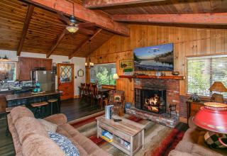 Little Big Pine - Perfect, stylish cabin near the lake with a great deck - 0