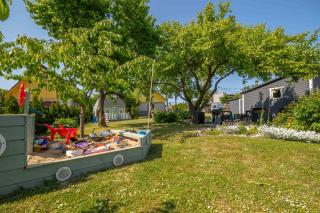 Manni's house with garden & playground - 7