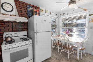 Lakefront Retreat - Lakefront cabin near Holloways Marina - 4