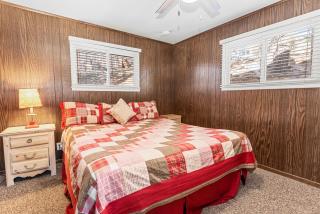 Lakefront Retreat - Lakefront cabin near Holloways Marina - 2