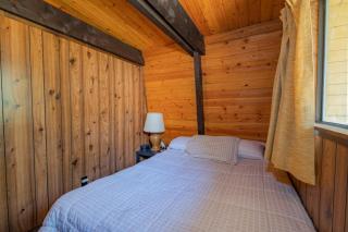 Fanciful Winter's Lake - Mix of old-world charm and modern-day gambrel style cabin! - 2