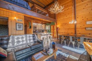 Fawnskin Family Cabin - Nicely decorated cabin with a lake view and a Foosball Table! - Fawnskin - 5