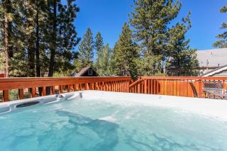 Five Pines - Beautifully remodeled gambrel cabin with Hot Tub and Fenced Yard! - Big Bear Lake - 9