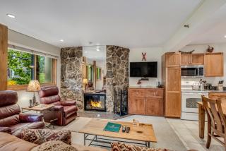 Laurelwood Condominiums 408 - 5