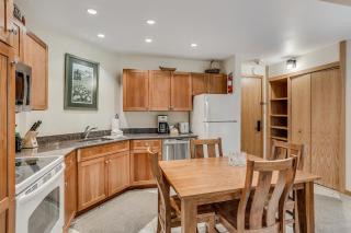 Laurelwood Condominiums 408 - 1