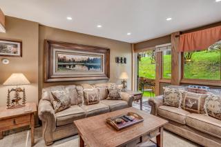 Laurelwood Condominiums 401 - 7