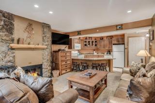 Laurelwood Condominiums 401 - 8