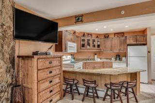 Laurelwood Condominiums 401 - 4